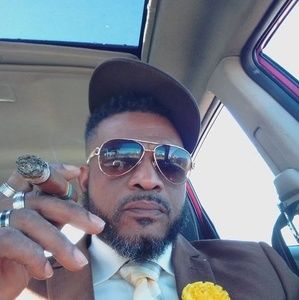 Meet your Posher, Carlos